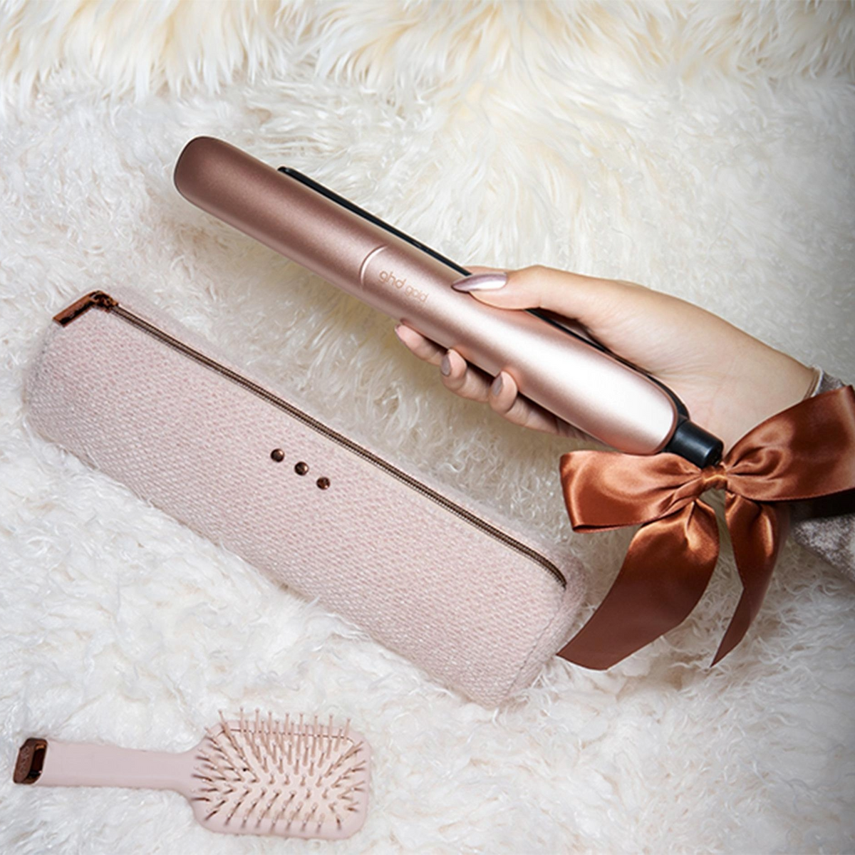 GHD Gold Hair Straightner Festive Gift Set In Cashmere Beige