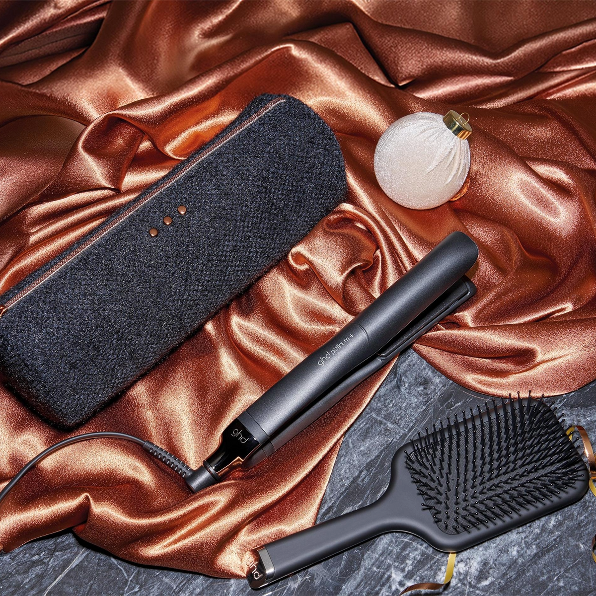 GHD Platinum + Hair Straightner Festive Gift Set